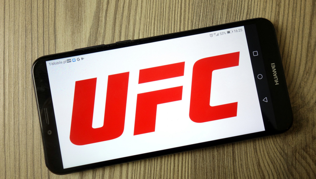 UFC уволил двух бойцов после поражений