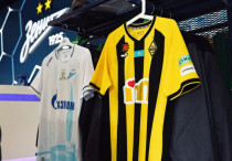 Футболки "Зенита" и "Кайрата" перед игрой. Фото: ФК "Кайрат"©