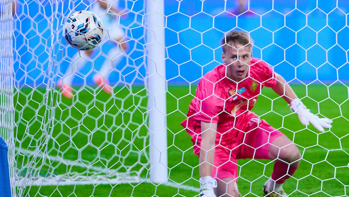 17-летний вратарь сделал заявление после дебюта за основу "Кайрата"