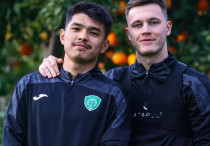 Галымжан Кенжебек (слева) и Максим Самородов. ©ФК "Ахмат"