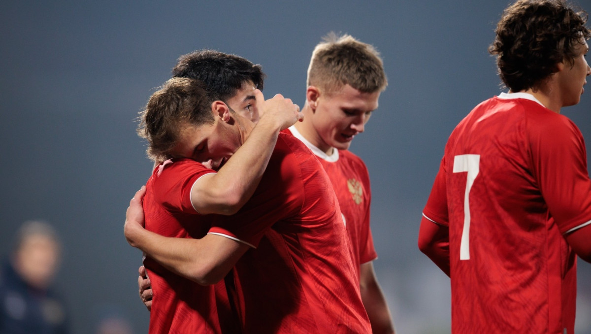 Сборная России потерпела поражение после победы над Узбекистаном