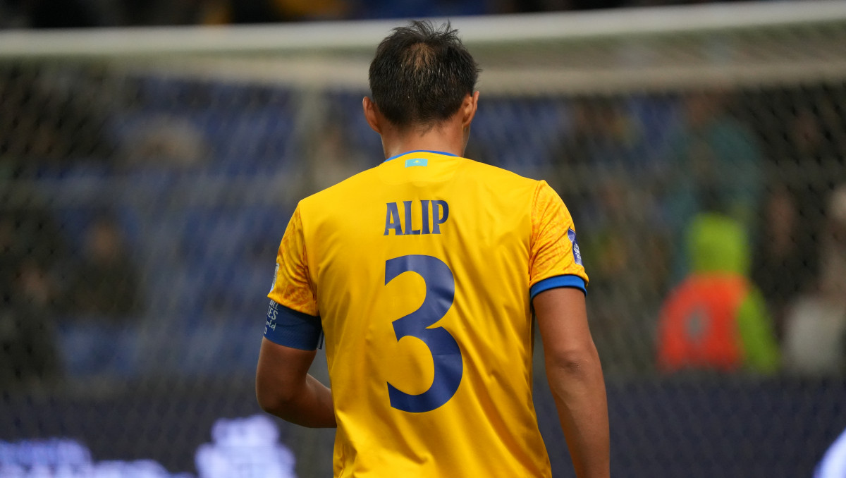 Сумасшедшие цифры Алипа: неужели капитан сборной Казахстана установит рекорд?