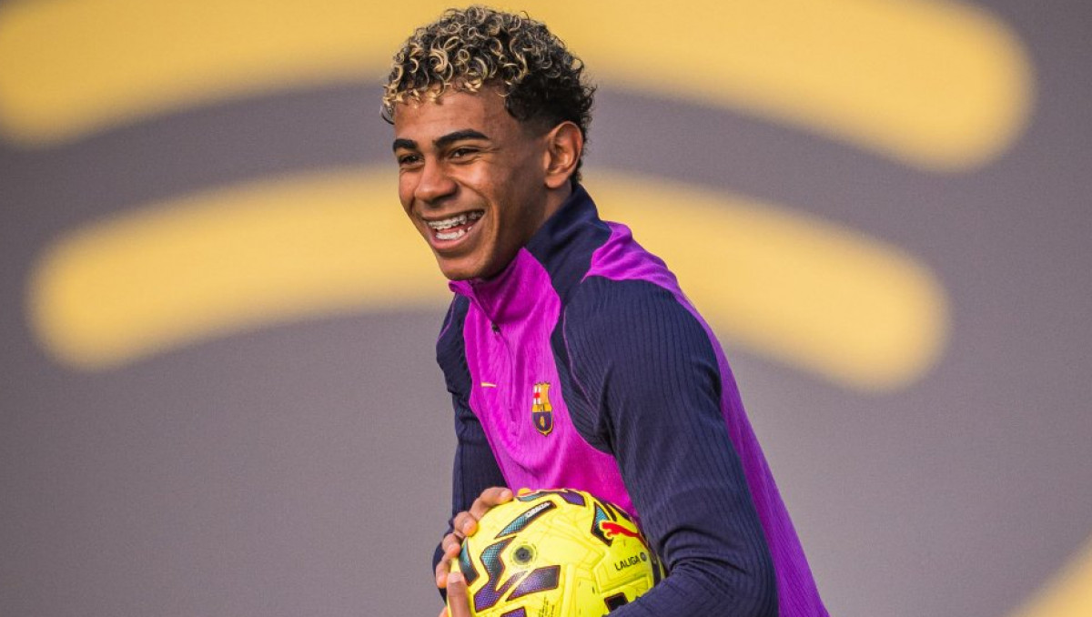 Педри и Ямаль уговаривают звезду сборной Испании вернуться в "Барселону"