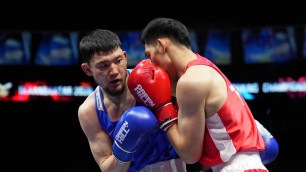 Ертуган Зейнуллинов (слева) на ЧА-2026 по боксу. ©KBF