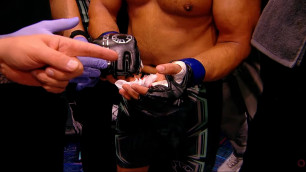 Руки бойца. Фото: Кадр из трансляции©