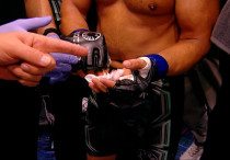 Руки бойца. Фото: Кадр из трансляции©