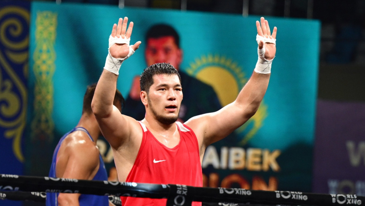 Оралбай победил казаха из Узбекистана за медаль ЧА по боксу