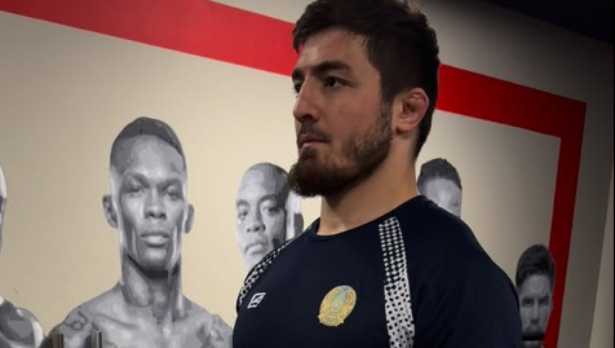 Непобеждённый чеченец из UFC финишировал обидчика казахстанца в первом раунде