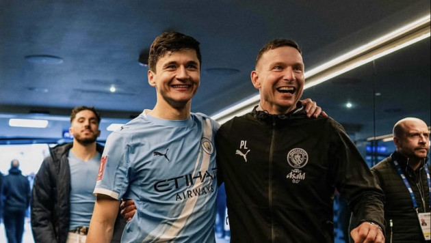 Абдукодир Хусанов (слева). ©ФК "Манчестер Сити"