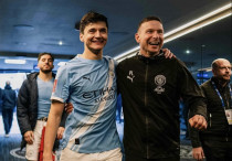 Абдукодир Хусанов (слева). ©ФК "Манчестер Сити"