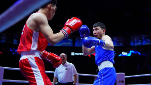 Ертуган Зейнуллинов (справа) на ЧА-2026 по боксу. ©КФБ