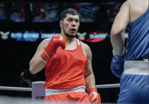 Айбек Оралбай на ЧА-2026 по боксу. ©KBF