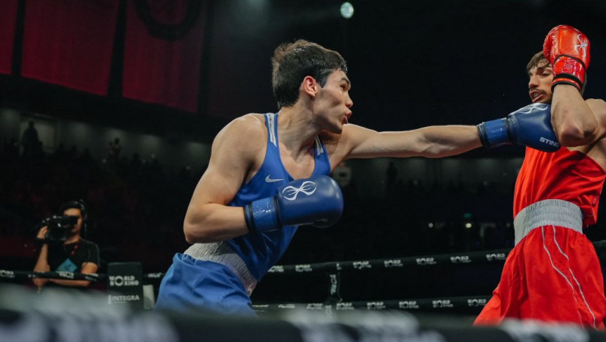 Чемпион мира из Казахстана отправил в нокаут хозяина ринга и вышел в финал