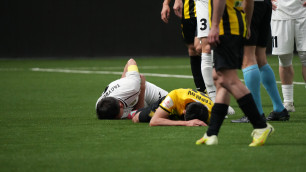 Асхат Тагыберген и Еркин Тапалов после столкновения. Фото: Vesti.kz/Алимжан Аманжол©