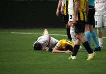 Асхат Тагыберген и Еркин Тапалов после столкновения. Фото: Vesti.kz/Алимжан Аманжол©