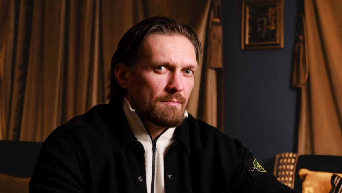 Усик провел дуэль взглядов перед следующим боем