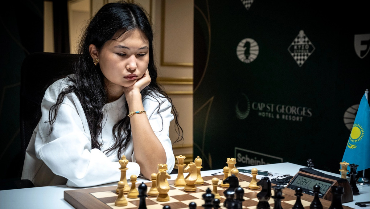 Бибисара Асаубаева обыграла конкурентку и вышла в лидеры Турнира претенденток-2026