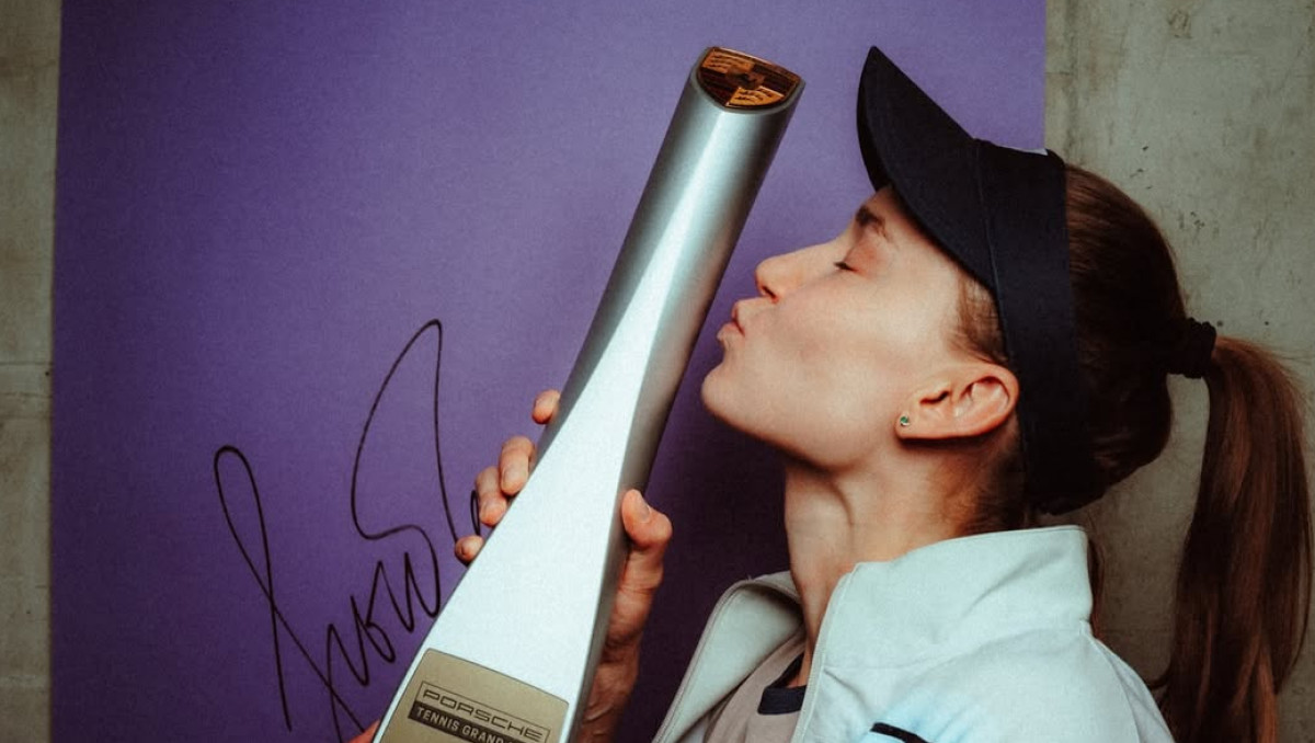 Елена Рыбакина опередила Соболенко в чемпионской гонке