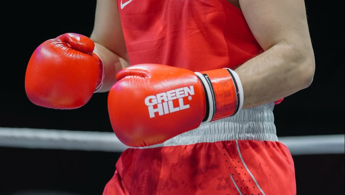 Казахстанец отправил соперника в нокдаун, но проиграл на Кубке мира по боксу