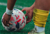 Футболист с мячом. Фото: ФК "Жетысу"©