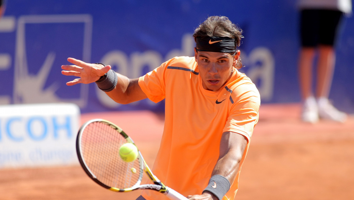 Надаль вернулся на корт - и сыграл с футболистами "Реала"