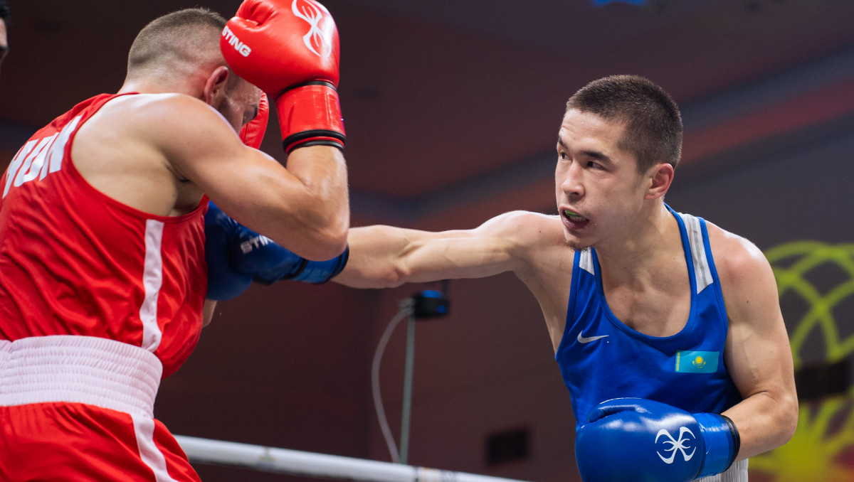 Казахстанец не оставил шансов сопернику в битве за медаль Кубка мира