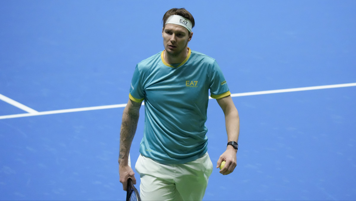 Прямая трансляция матча Бублик - Циципас на турнире за 4,5 миллиарда тенге