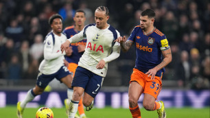 Хави Симонс (слева). ©Depositphotos/operations@newsimages.co.uk