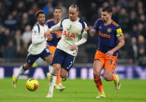 Хави Симонс (слева). ©Depositphotos/operations@newsimages.co.uk