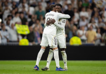 Эдуардо Камавинга (справа). ©Depositphotos/Musiu0