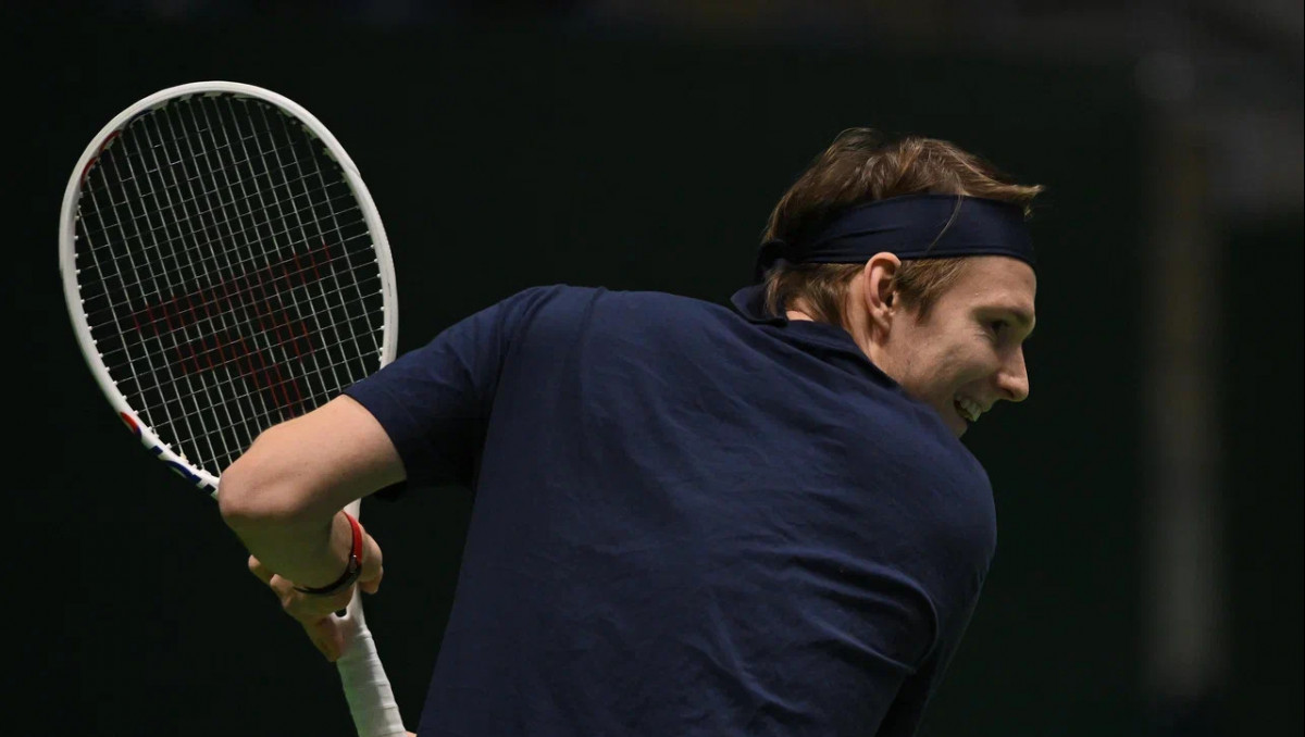 В двух сетах определился исход матча Бублика на турнире в Мадриде