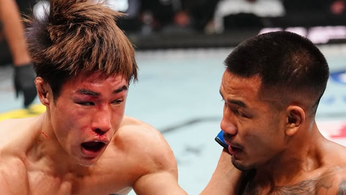 Нокаутом обернулся титульный бой в UFC с участием обидчика Жумагулова