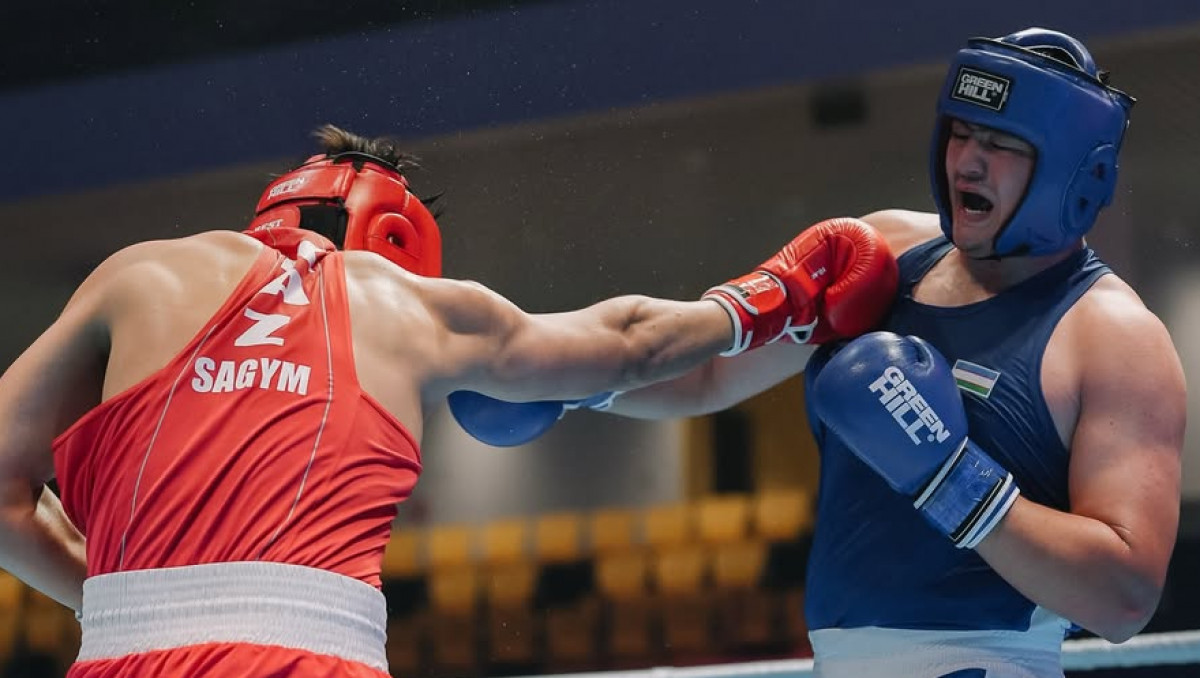 Казахстанский боксер с разгромом вышел в финал ЧА-2026 по боксу