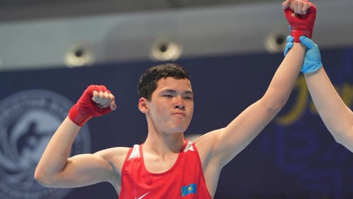 Казахстанский боксёр нокаутом выиграл золото ЧА-2026