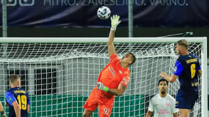 Стас Покатилов на старже ворот ФК "Сабах". ©instagram.com/sabahfc/