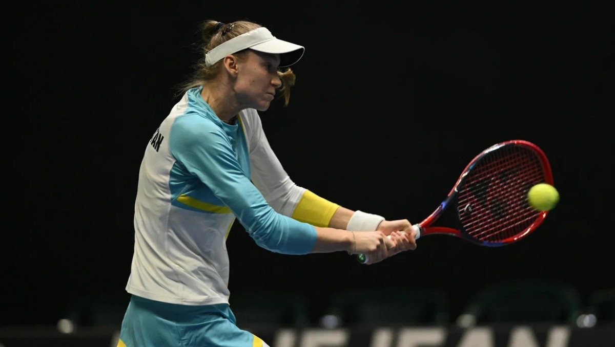Елена Рыбакина совершила камбэк и выиграла первый матч в Лондоне