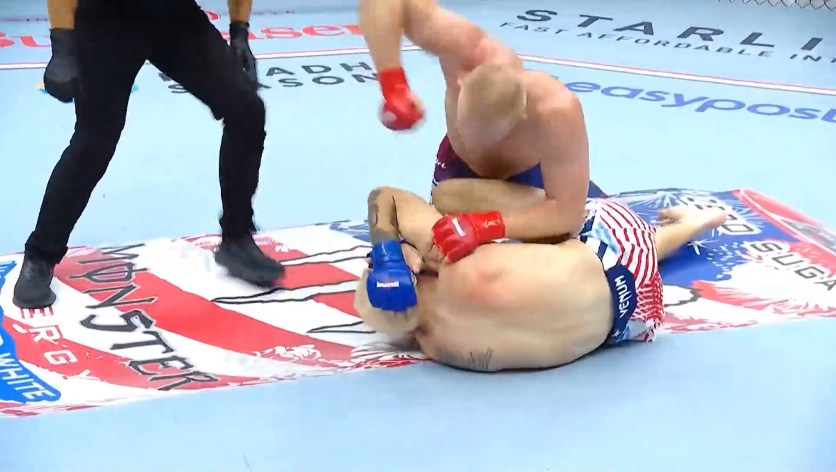 За 26 секунд до конца раунда завершился бой американцев на турнире UFC у Белого дома
