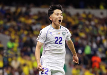 Аббосбек Файзуллаев в составе сборной Узбекистана. ©Uzbekistan Football Association