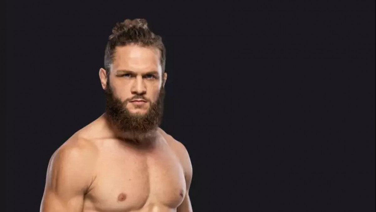 Уроженец Казахстана нокаутом выиграл главный бой турнира UFC