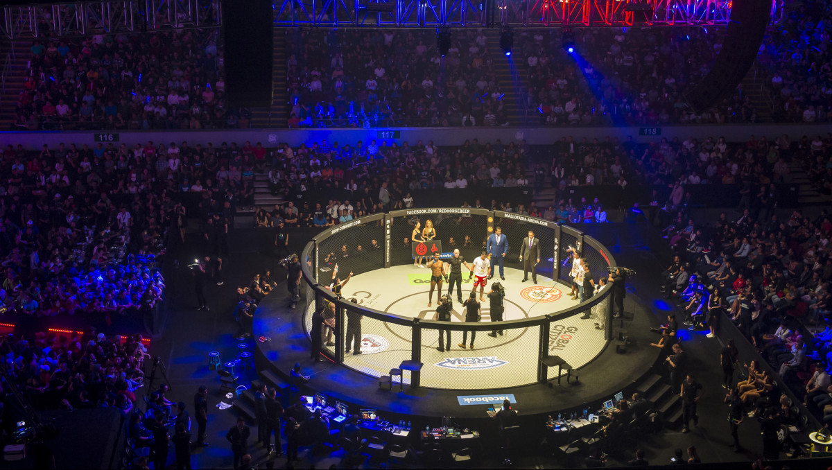 Казахстанец провёл битву взглядов перед последним боем в UFC