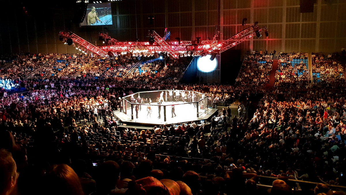Сенсационным нокаутом обернулся бой Нурмагомедова в UFC
