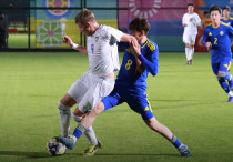 Эпизод матча Казахстан-Узбекистан на ЧМ (U-15). Фото: ©КФФ