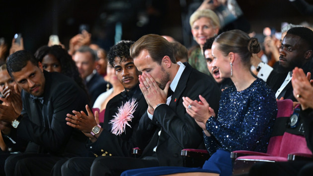 ©x.com/ballondor/