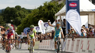 Велогонщик "Астаны" победил на первом этапе "Тура Словении"