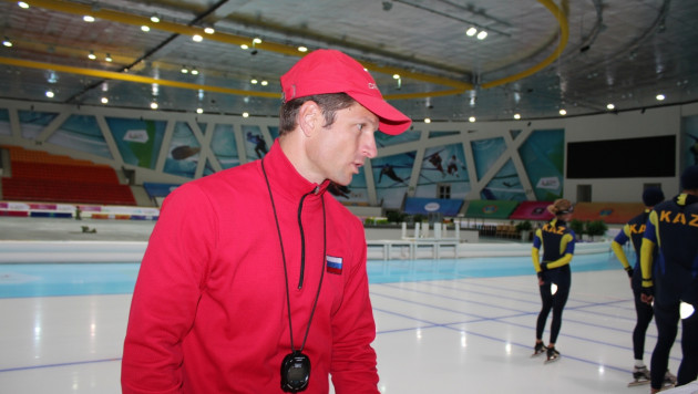 У казахстанских конькобежцев появился тренер по спринту