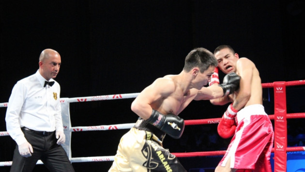 Алимбеков победил в первом бою Переза