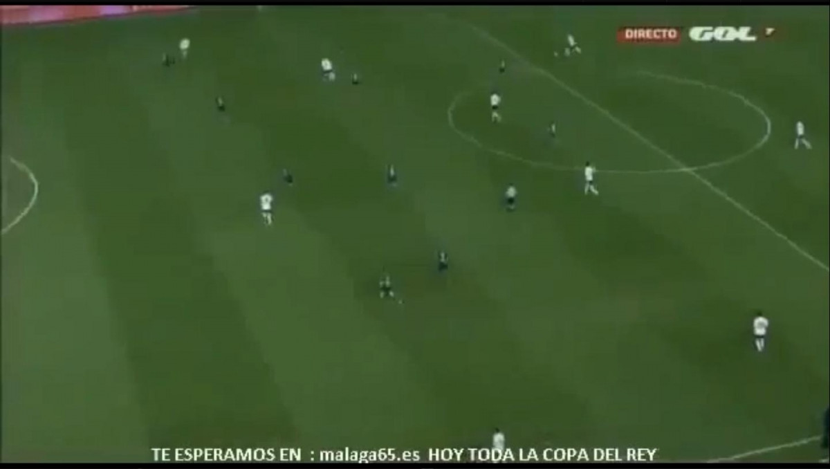 Футболист "Валенсии" забил гол со своей половины (+ видео)