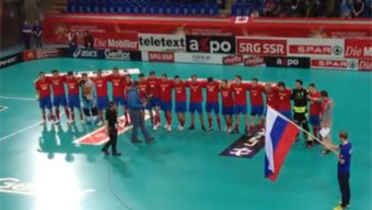 Российским спортсменам пришлось самим петь гимн страны (+ видео)