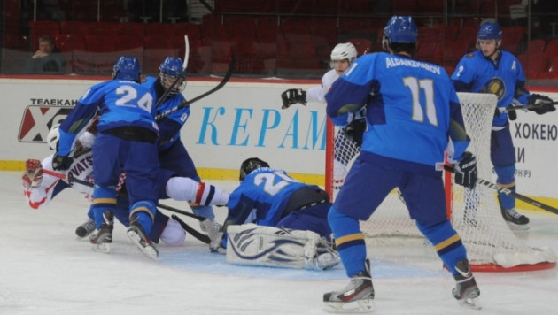 На хоккейном ЧМ казахстанцы побеждают Италию