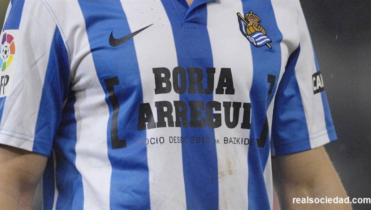 Испанский клуб вышел на матч в футболках с именами болельщиков